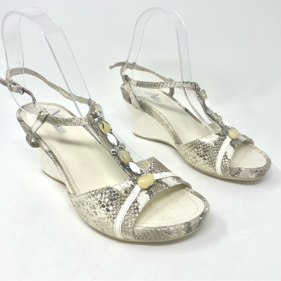 Stylish Snake Print Wedge Sandals - Picture 2 of 13